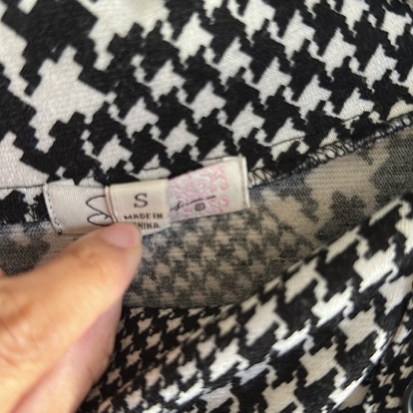 Speechless Black & White Asymmetrical Neckline Dress - Picture 7 of 9